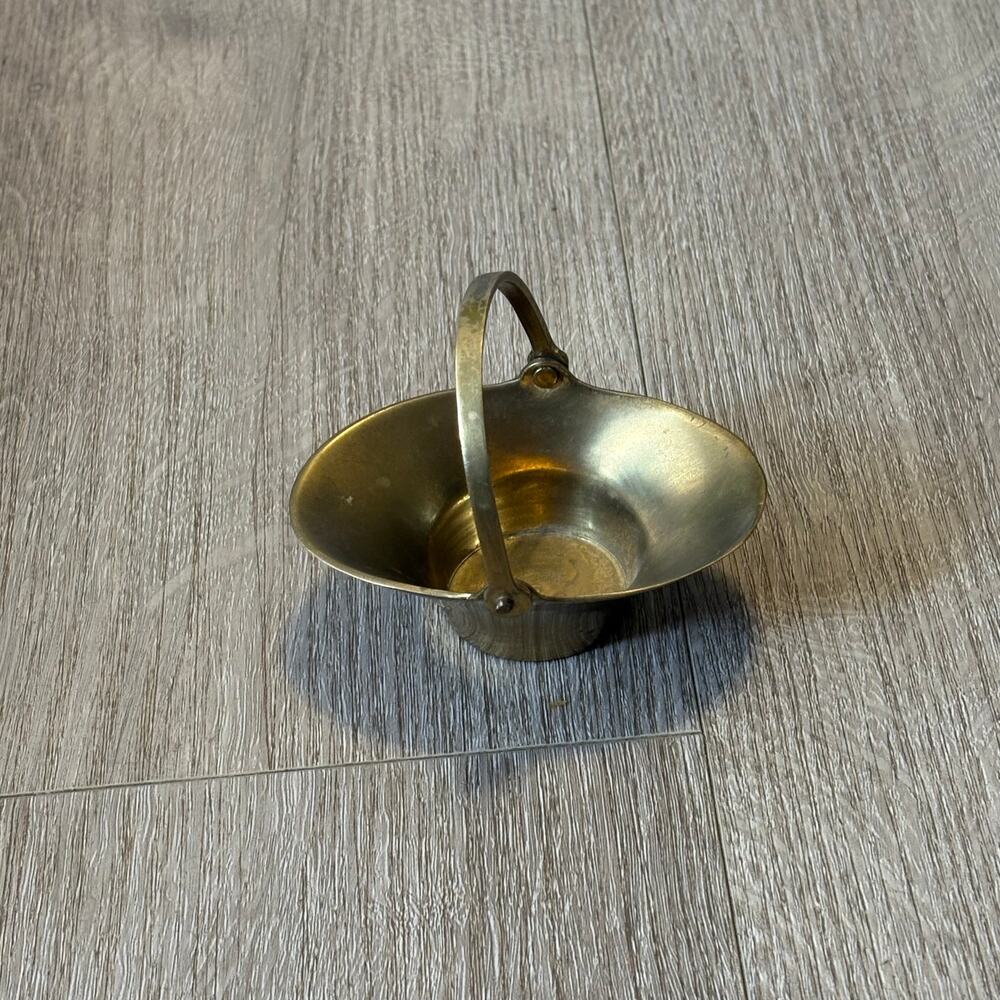 Vintage Hampton Brass Mini Basket Dish Swing Handle India Trinket Bowl 20270